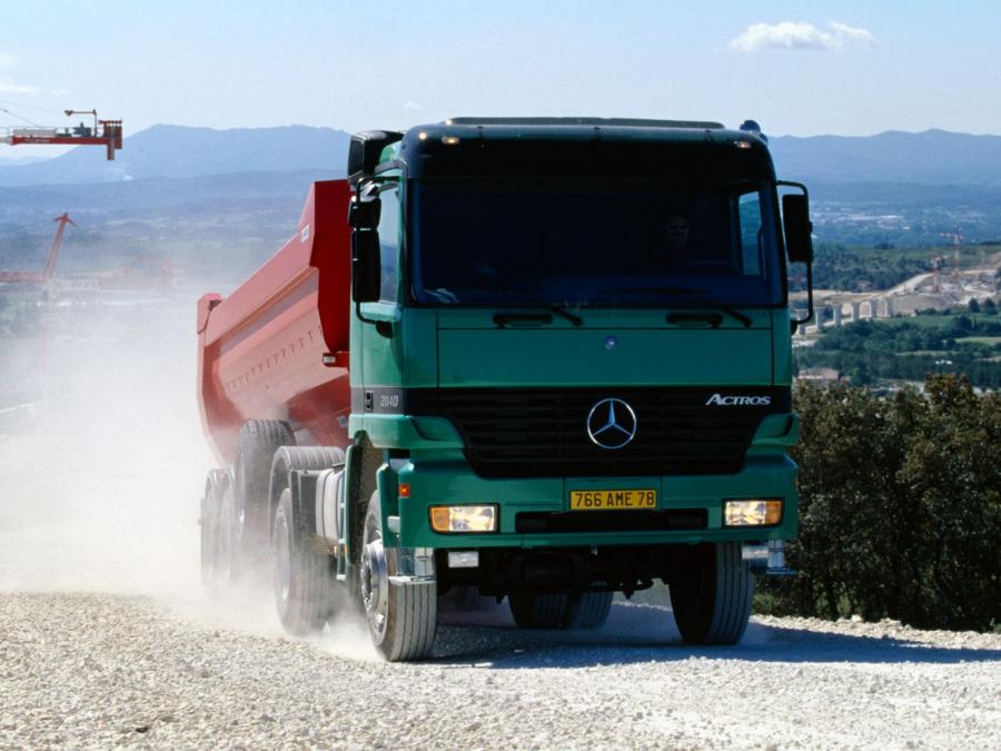  Mercedes-Benz Actros 2040 1997 года  (фото 8 из 12)